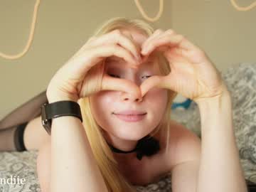 bestblondiiecb's chat room