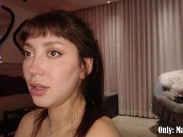 maxine_8's chat room