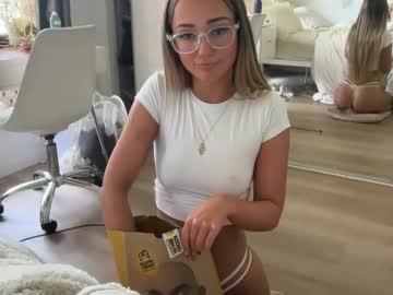 luvlivvyy's chat room
