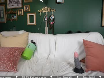 vivid_whit's chat room