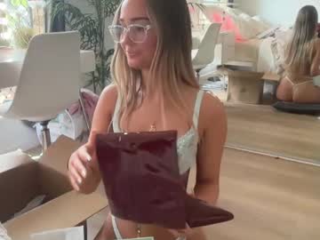 luvlivvyy's chat room