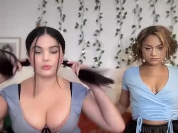 gia_is_horny's chat room