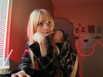 bestblondiiecb's chat room