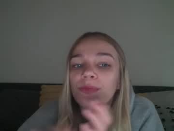 chloe_damian's chat room