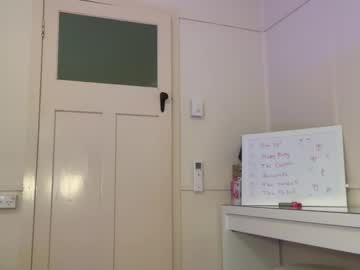 cuddlymoana's chat room