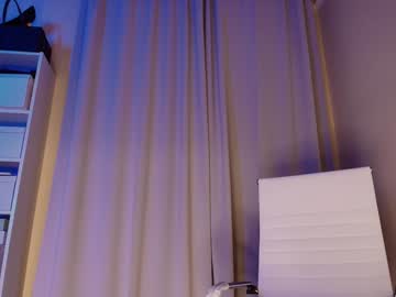hollyextra's chat room