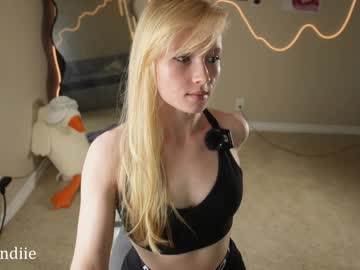 bestblondiiecb's chat room