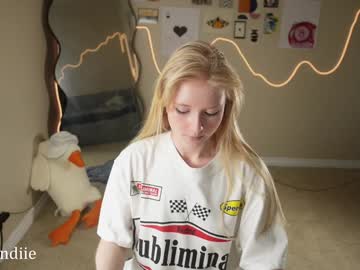 bestblondiiecb's chat room