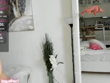 lili_and_niki's chat room