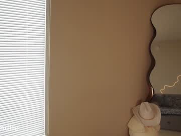 bestblondiiecb's chat room