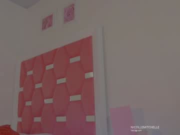 nicolle_mitchelle's chat room