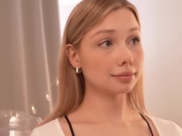 april_blush's chat room