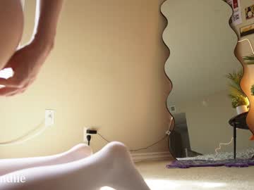 bestblondiiecb's chat room