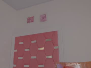 nicolle_mitchelle's chat room