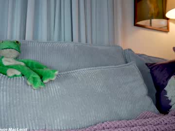 x_lily_x's chat room