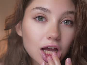 mia_elfie's chat room