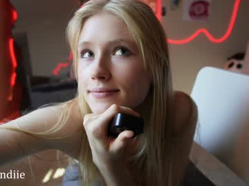 bestblondiiecb's chat room