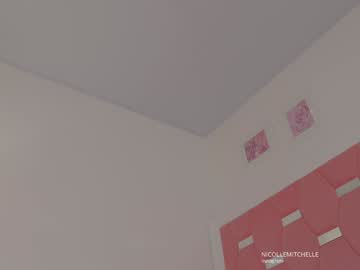 nicolle_mitchelle's chat room