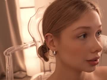 april_blush's chat room