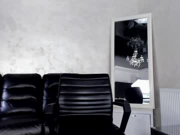 ingridblondy94's chat room