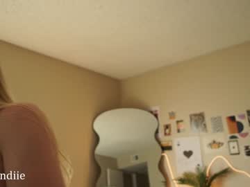 bestblondiiecb's chat room