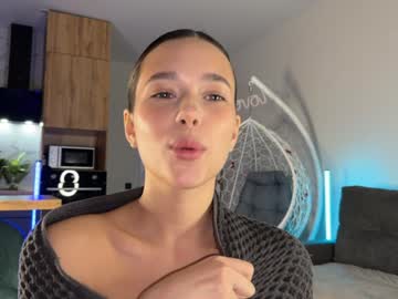 emilybatee's chat room