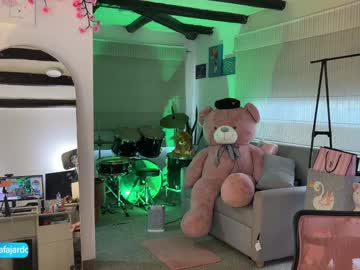 sweet_littleee's chat room