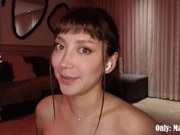 maxine_8's chat room
