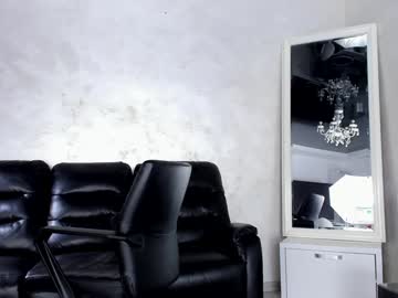 ingridblondy94's chat room