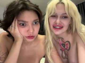 bzzzme's chat room