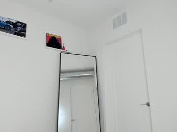 ariah_is_blonde's chat room