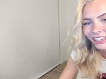 ariah_is_blonde's chat room
