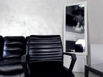 ingridblondy94's chat room