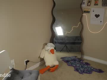 bestblondiiecb's chat room