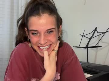 yourgirlnicolexo's chat room