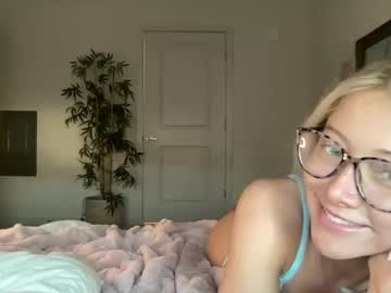 lilyyymonroee's chat room