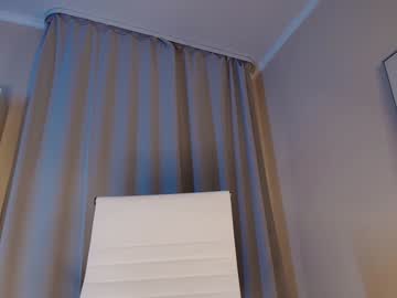 hollyextra's chat room