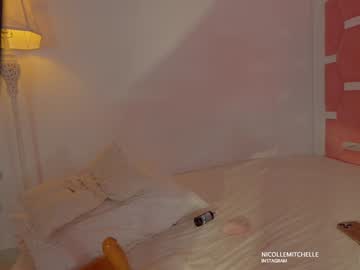 nicolle_mitchelle's chat room