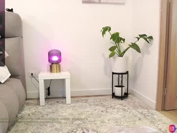 nina_mon's chat room