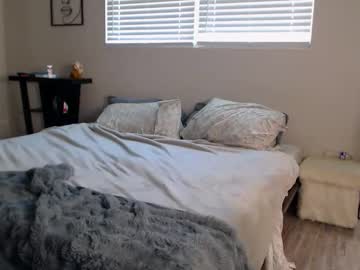 zoeemonroe's chat room