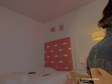 nicolle_mitchelle's chat room