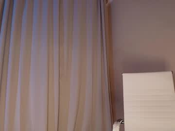 hollyextra's chat room