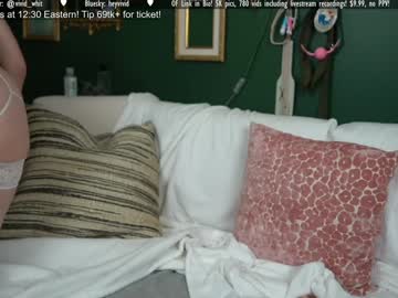 vivid_whit's chat room