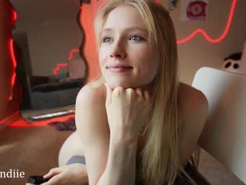 bestblondiiecb's chat room