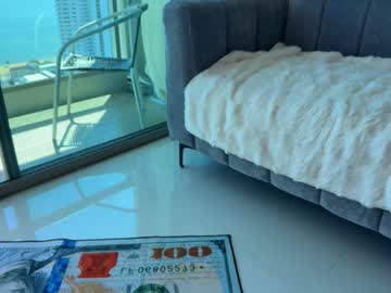 canikissyou_'s chat room