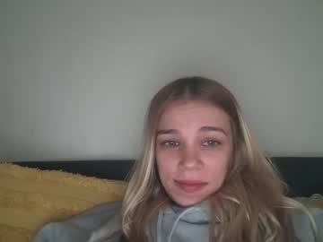 chloe_damian's chat room