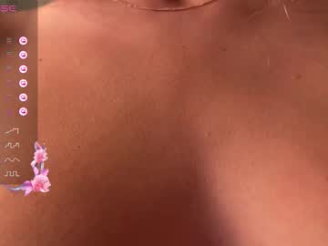 roselyn_rose's chat room