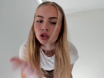 ariah_is_blonde's chat room