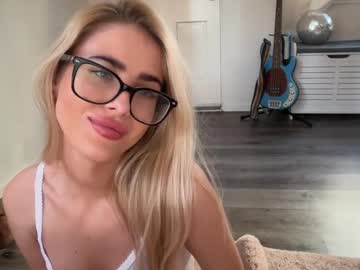 whoiscassie's chat room