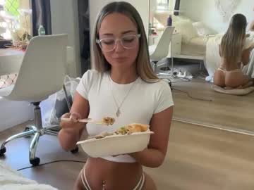luvlivvyy's chat room